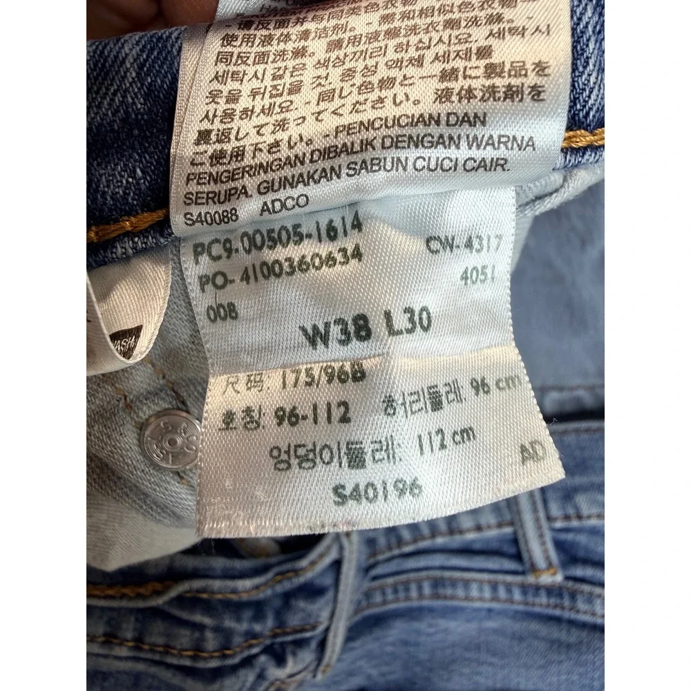 Levis 505 Mens 38x30 Light Wash Blue Regular Fit Straight Leg Denim Jean Distres